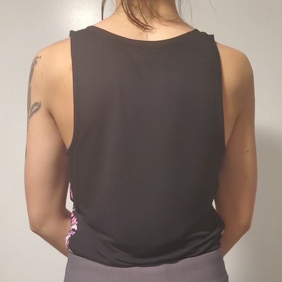 Subtle sequin and flower tank - Picture 3 of 7